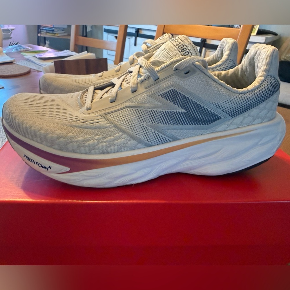 New Balance FRESH Foam- 1080 v14 Women’s sz10